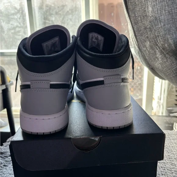Youth Black and White Sneaker Jordan 1s